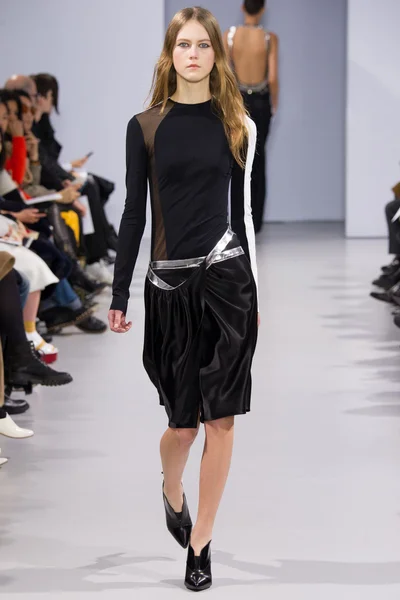 Look 10